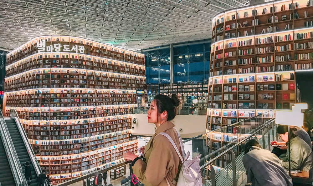 首爾自由行景點｜最美圖書館！星空圖書館晚上也超美！三層樓高超壯觀@三成站(地鐵/營業時間/Coex Mall)
