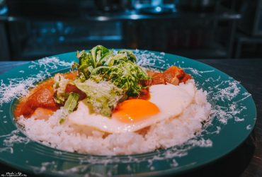 桃園中壢美食｜河童咖哩：限量！深夜食堂隱藏美食，型男老闆的微辣咖哩/威尼斯影城美食