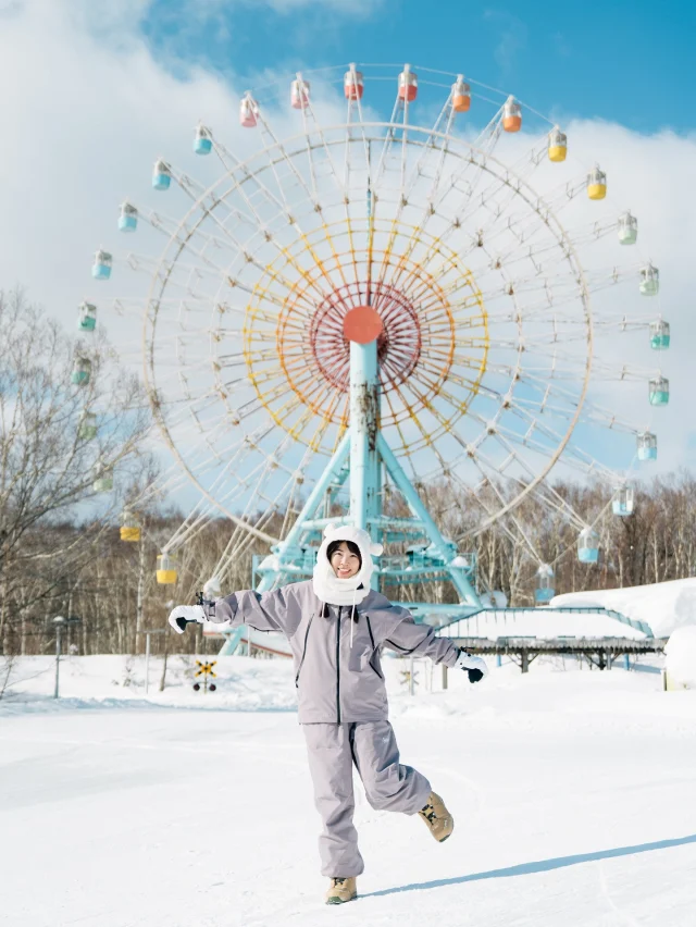 熊來啦～～～🐻😆

同時想要拍美照又想要認真練滑雪
只能早起拍照了🥹
當第一個進場的去拍照！
拍完再把握時間去滑雪
-
有摩天輪的雪場沒看過吧？
網路上都是拍湖拍山拍纜車
今年滑雪來手稻滑雪場拍摩天輪吧🥰
------------
🔍 #麻糬玩北海道 #麻糬出國趣 #麻糬玩日本 #irenejian
------------
📷 @maurice.lee_ 
*
*
#手稻#手稻滑雪場#北海道滑雪#北海道#北海道景點#北海道旅行#snowboard滑雪#滑雪初體驗#滑雪新手#日本滑雪#札幌滑雪#札幌#手稻スキー#hokkaido